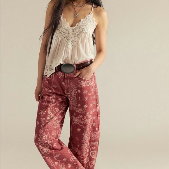 We The Free Good Luck Printed
Barrel Jeans Rust Bandana Size 31
NWOT - Picture 6 of 9